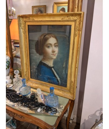 Ecole française Portrait dune jeune femme en bleu milieu XIXe de pas cher