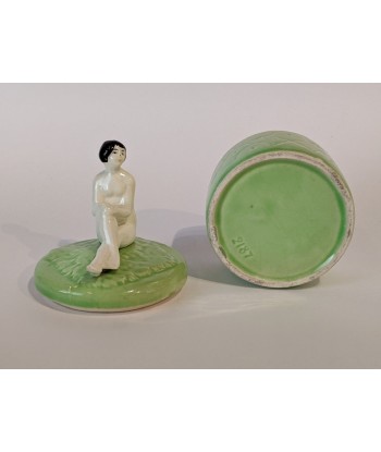 Boîte figurine en porcelaine vers 1920 Les magasins à Paris et en Île-de-France