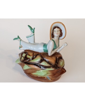 Boîte figurine porcelaine élégante sur un coquillage vers 1920 livraison et retour toujours gratuits