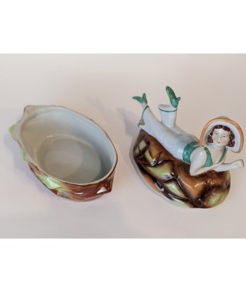 Boîte figurine porcelaine élégante sur un coquillage vers 1920 livraison et retour toujours gratuits