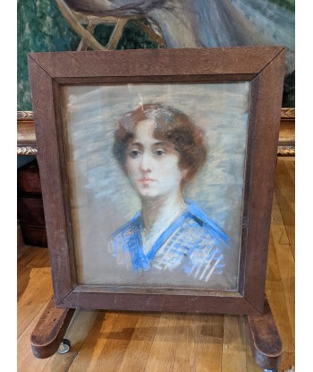 Portrait d’une jeune femme vers 1920 Profitez des Offres !